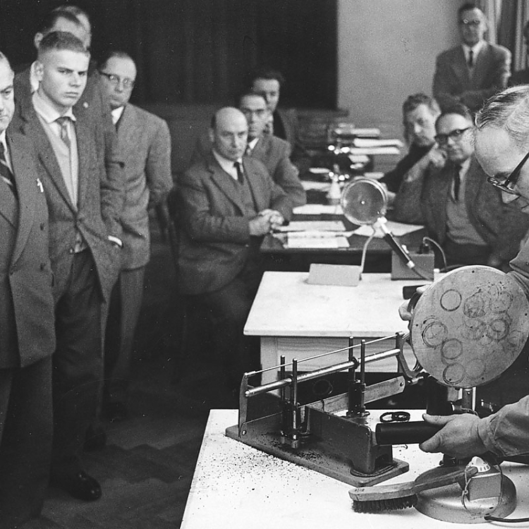 Kundenschulungen fanden ab den 1950er-Jahren statt. In den Kursen wurde beispielsweise die einfache Arbeitsweise mit PE-Fittings demonstriert.