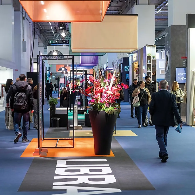 Die Interior.Architecture.Hospitality Library zeigt eine Auswahl an Ausstellerprodukten mit funktionalen Eigenschaften.