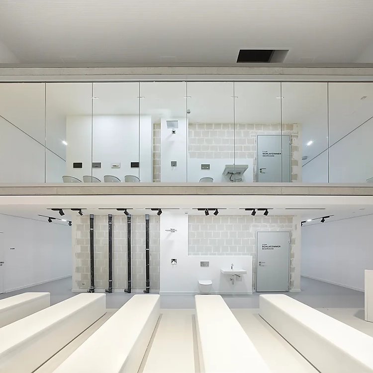 Im Akustik-Kubus – realisiert als Haus in einem Haus – werden die Besucher für das Thema Bauakustik sensibilisiert.