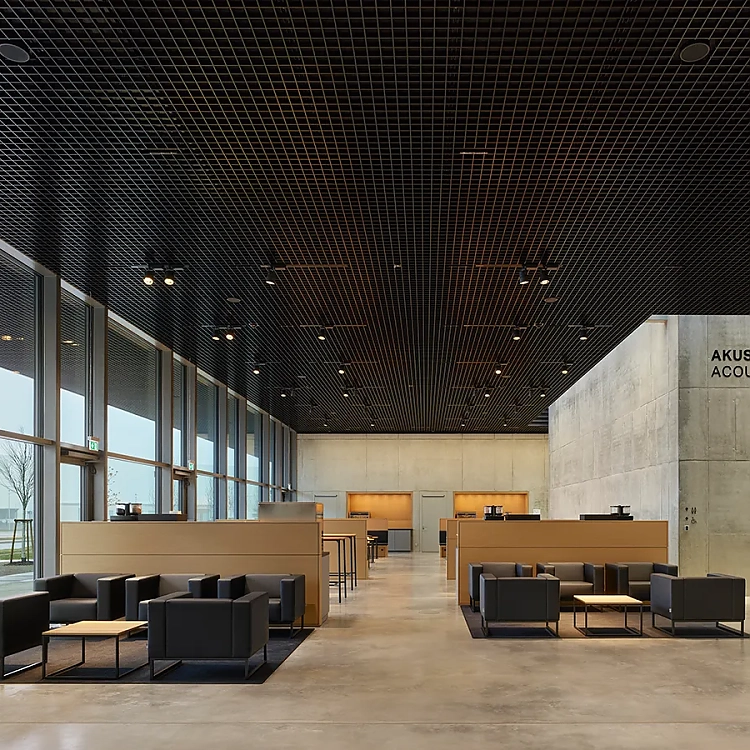 Die Cafeteria ist Teil des Forums. Ein Ort, um sich zu treffen und sich auszutauschen. 