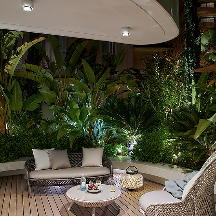 Rooftop mit Dedon, Occhio und Thonet