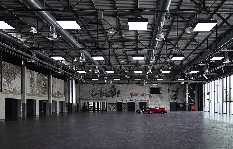 Event-Hangar in der Motorworld V8 in Köln 