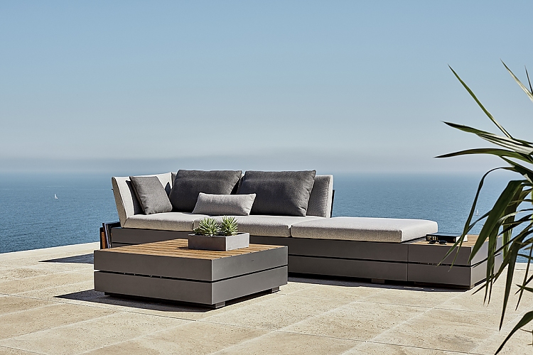 "Boxx" Lounge